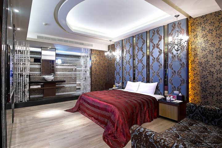 Room 3 of 38