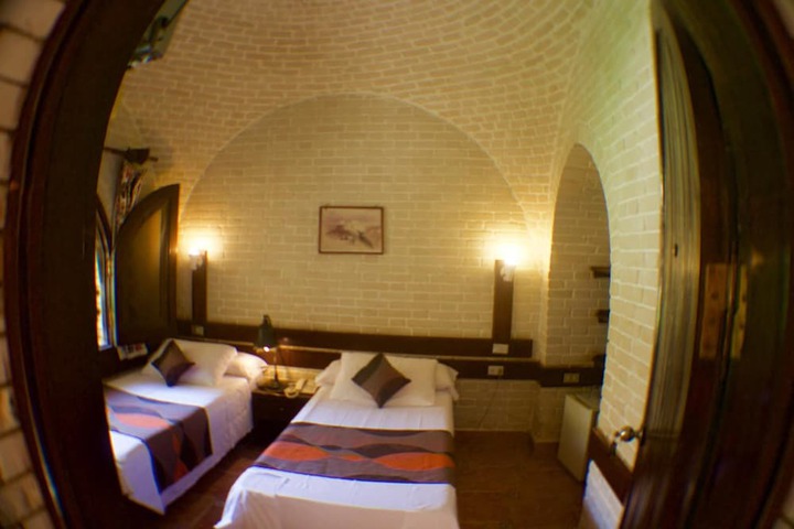Room 3 of 43