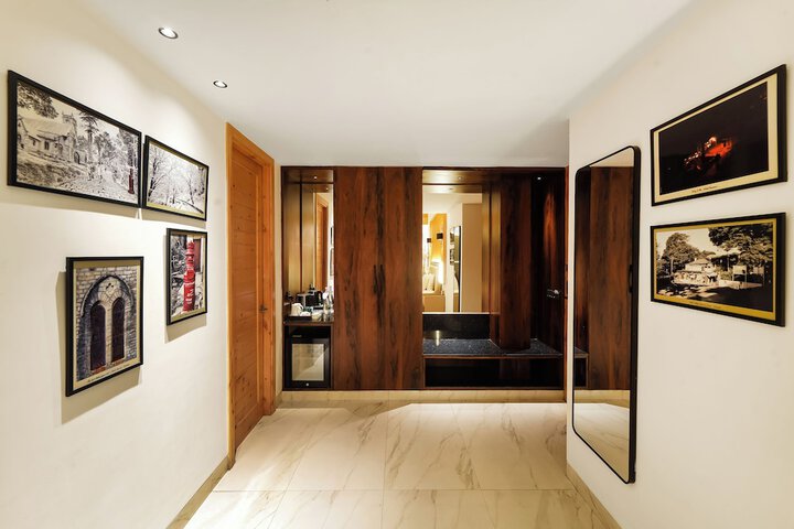 Room 83 of 297