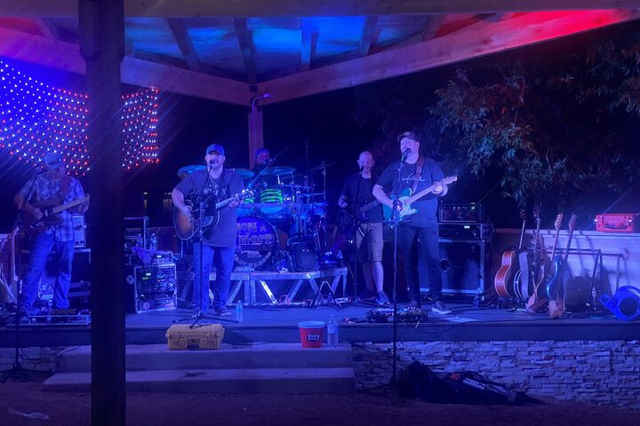 Entertainment 33 of 43