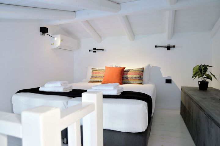 Room 42 of 102