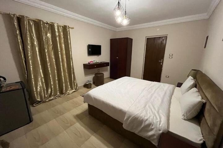 Room 5 of 38
