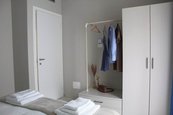 Room 28 of 103