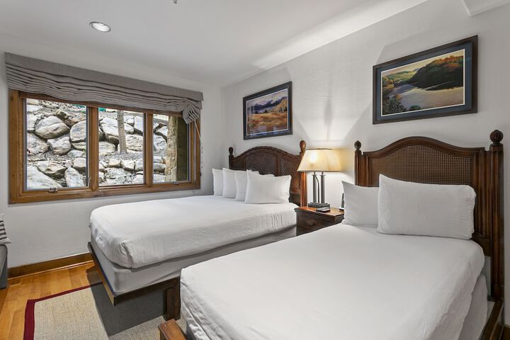 Room 21 of 364