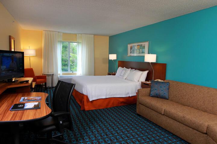 1 King Bed (2 of 4)