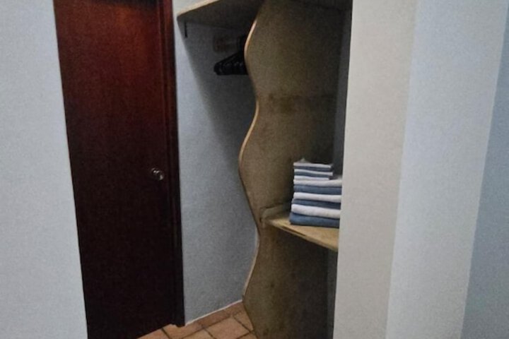 Room 100 of 160