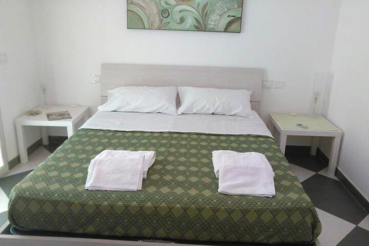 Room 7 of 9