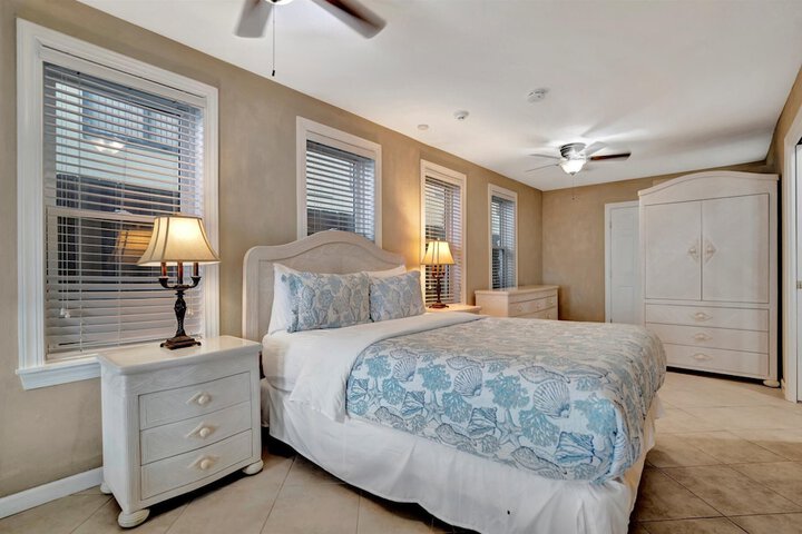 Room 4 of 96