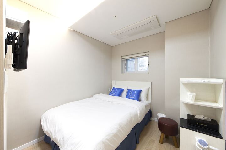 Room 15 of 108