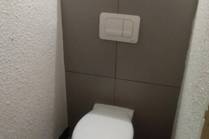 Room 7 of 8
