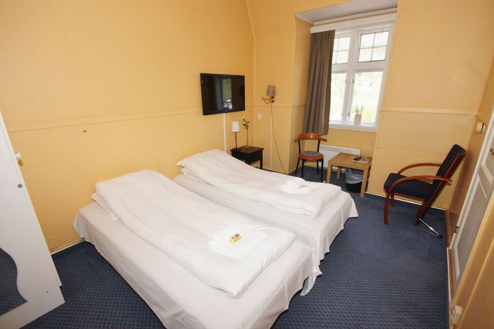 Room 28 of 74
