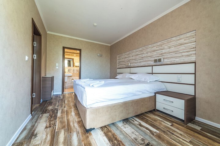 Room 8 of 30