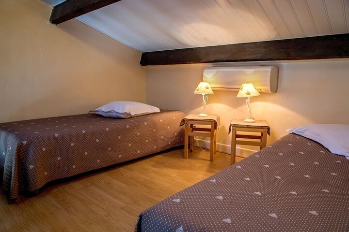 Room 6 of 32