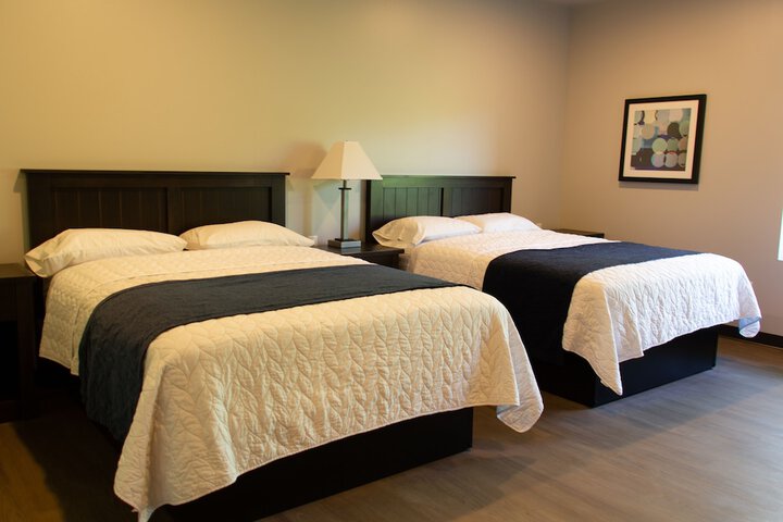 2 Queen Beds River View (1 of 12)