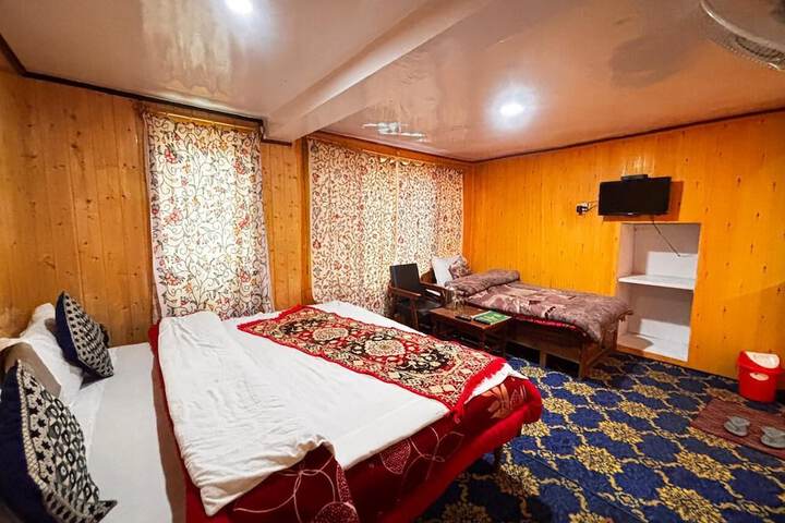 Room 16 of 23