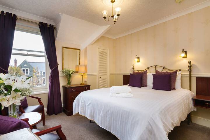 Room 10 of 46