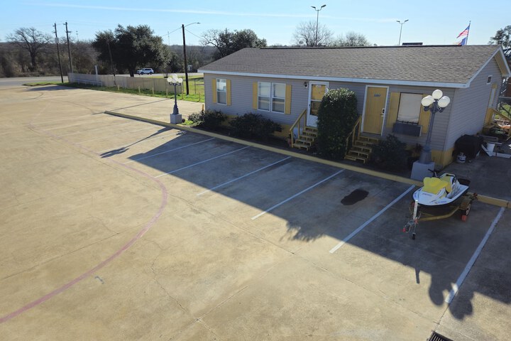 Property Grounds 31 of 35