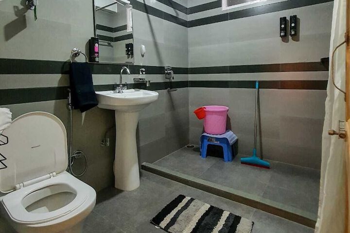 Room 16 of 17