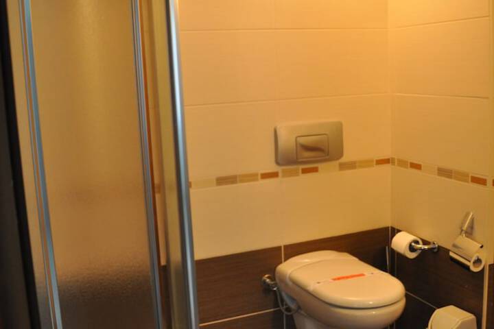 Room 8 of 14