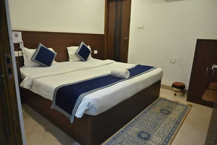 Room 2 of 14