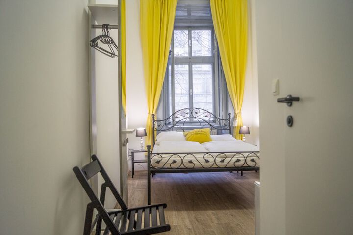 Room 10 of 118