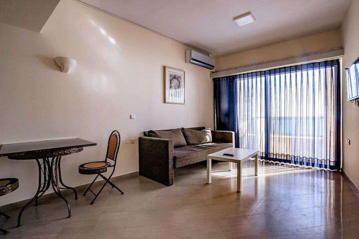 Room 53 of 104