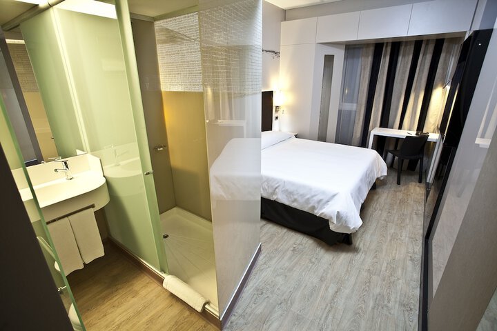 Room 9 of 41