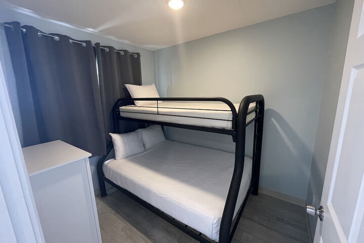 Room 14 of 136