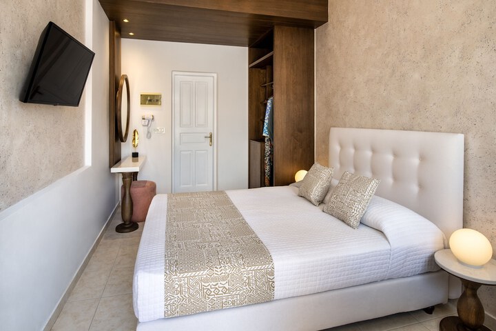 Room 4 of 91