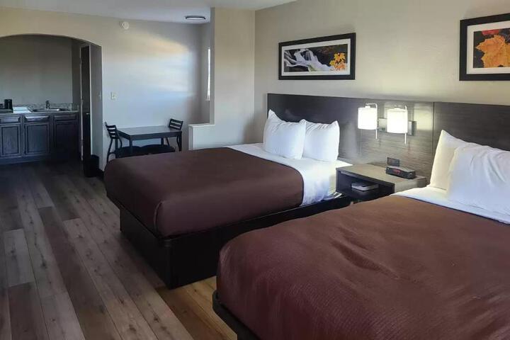 2 Double Beds (5 of 7)
