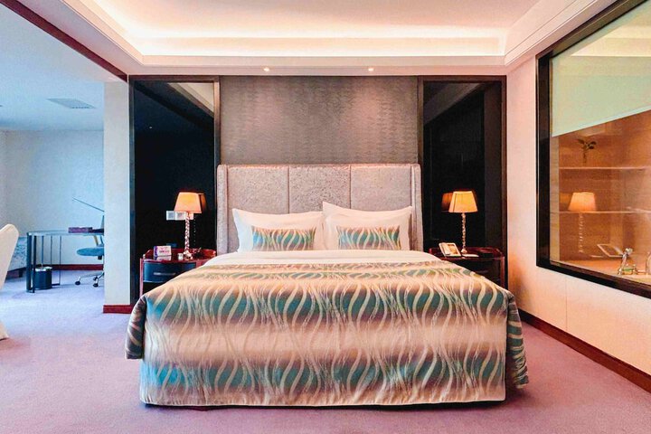 Room 14 of 83