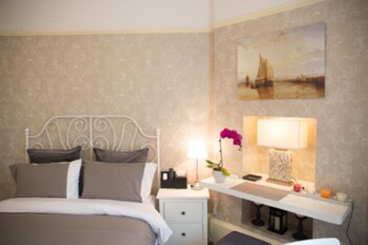Room 16 of 22