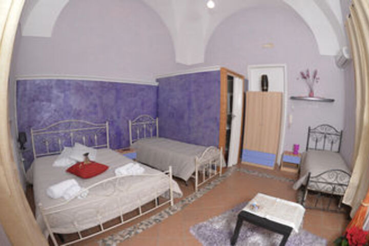 Room 4 of 16
