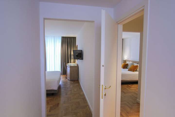 Room 19 of 48
