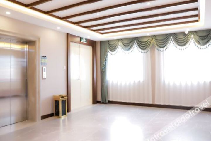 Hotel Interior 4 of 13