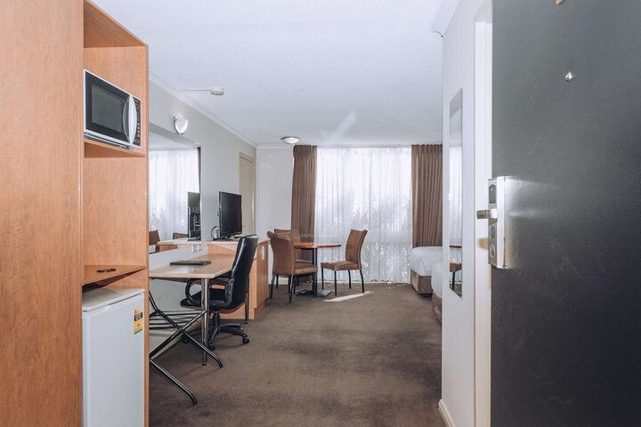 Room 25 of 77