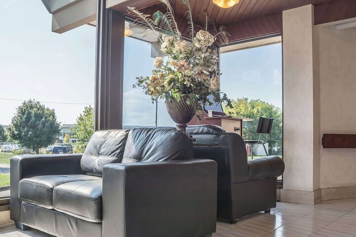 Guest Lobby