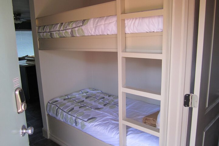 Room 7 of 210