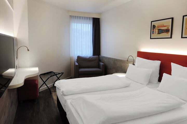 Room 26 of 80