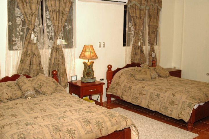 Room 7 of 18