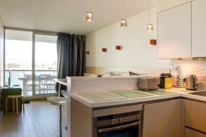 Room 6 of 14