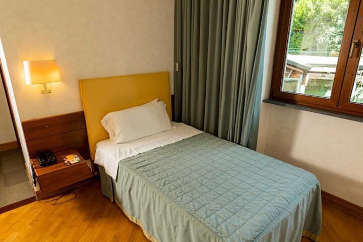 Room 5 of 41