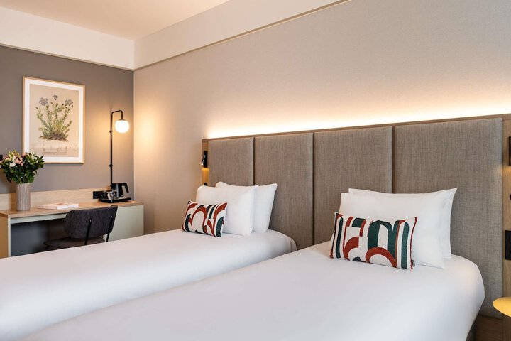 Room 15 of 125