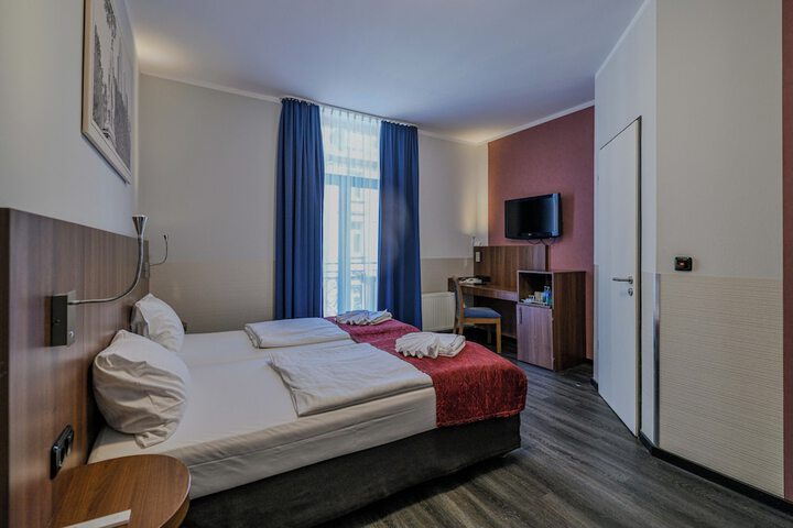 Room 8 of 70
