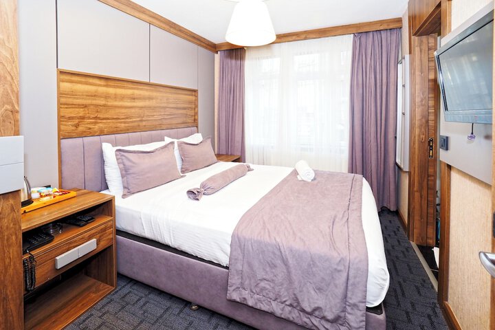 Room 14 of 38