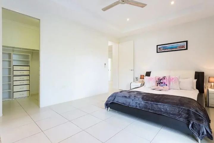 Room 4 of 20