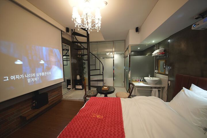 Room 29 of 68