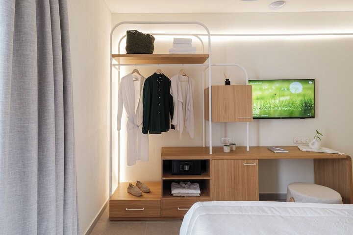 Room 2 of 27