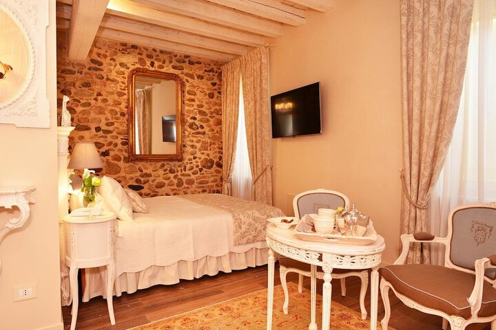 Room 3 of 36