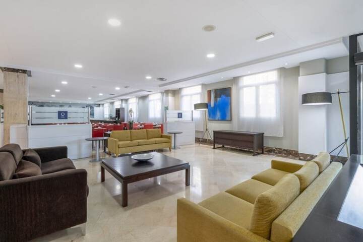 Entrance & Lobby